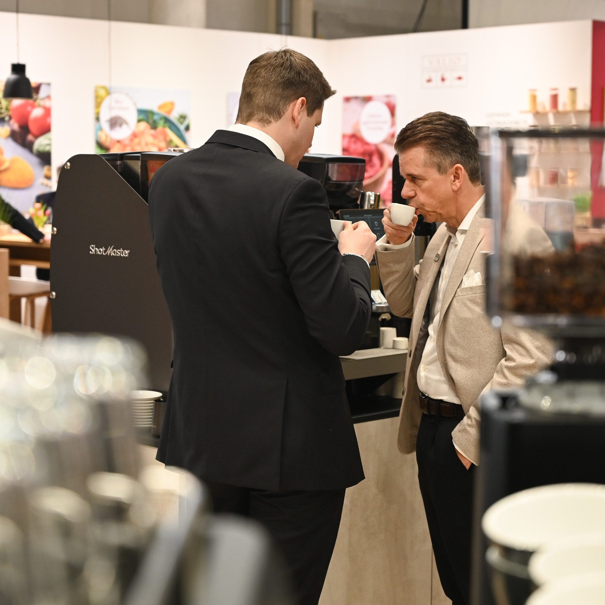 Beratung zu professionellen Kaffeemaschinen bei Coffema